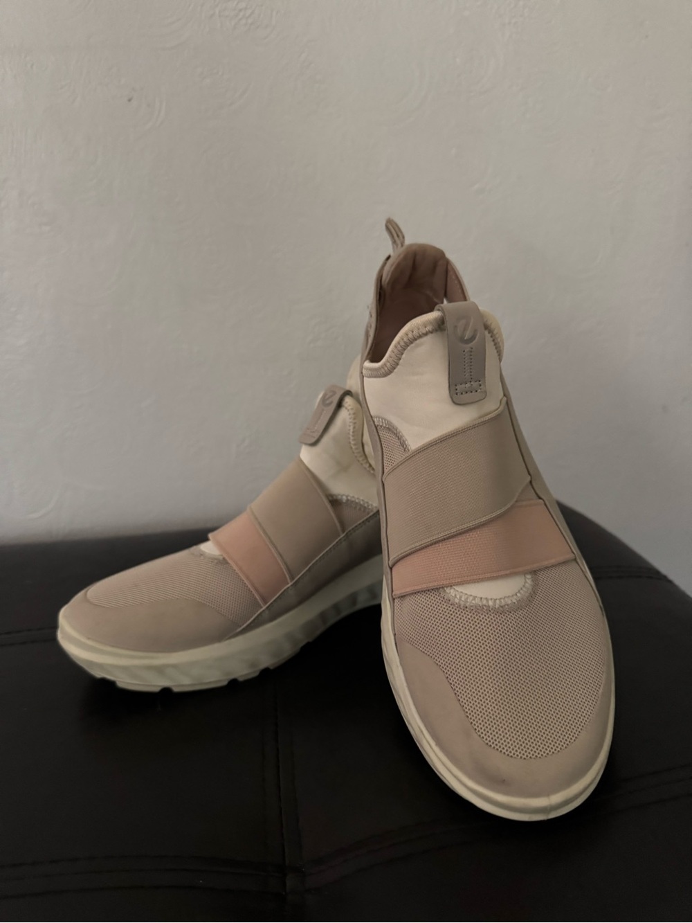 Ecco women sz 38 Slip-On Athletic Sneakers in Beige, Cream and Light Pink